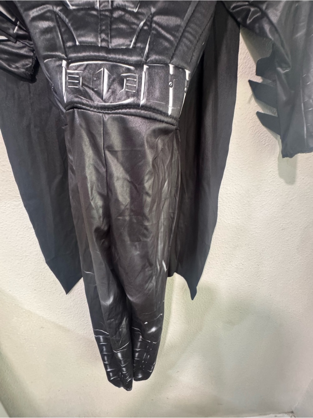 DC The Flash Movie: Batman Halloween Costume for Kids size medium - Picture 5 of 10